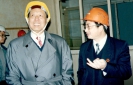 1997年4月3日，第九、十届全国人大常委会副委员长、化工部副部长成思危（左一）莅临公司视察。